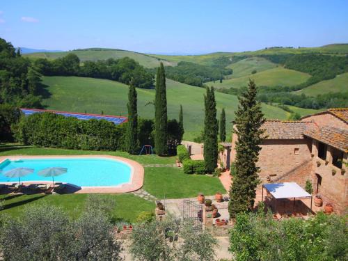 Vergelle House | Farmhouse in Montalcino with Pool and Garden