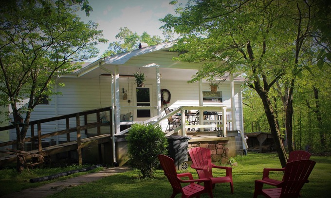 Madisonville Other | Farmhouse on 5 acres, many attractions and destinations close by.