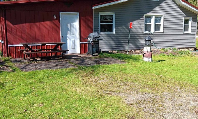 Bradford Other | Farmhouse sleeps 2 -6 in the Allegheny National Forest outside Bradford Pa