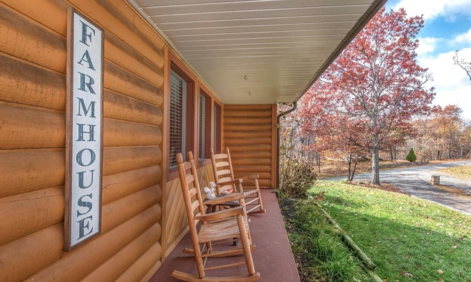 Sevierville Cabin | Farmhouse Ultimate Family Getaway - Hot tub, Theater, Pool Table, Pet Friendly