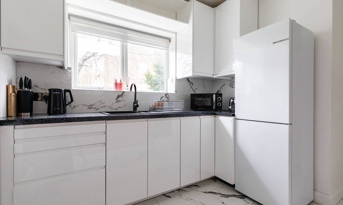 West Putney House | Fast WiFi, free parking, London getaway