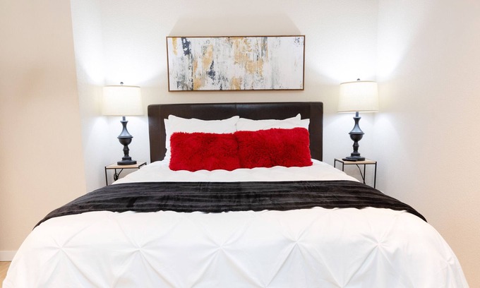 Kingfield Apartment | Fast WiFi🎯Keurig🎯In-Unit W/D🎯Walk to ❤️ of Uptown