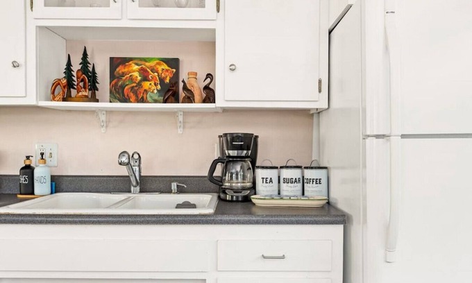 Fawnskin Apartment | Fawnskin Forest Haven + Pet Friendly + Hot Tub + Walk to Lake