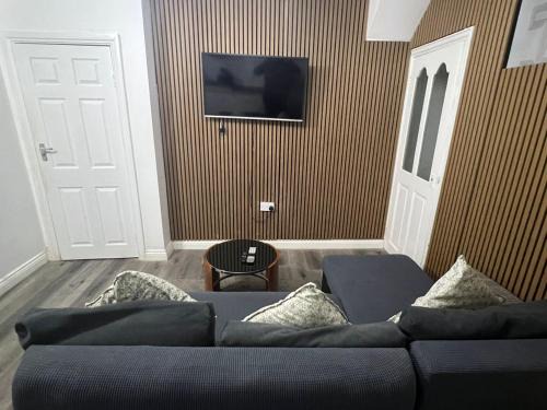 Oldbury Apartment | Femros Apartments, 15mins to city center.