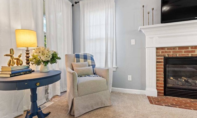 Apex House | Fenced In|Pets OK|By DT Apex|King Bed|EV Charger