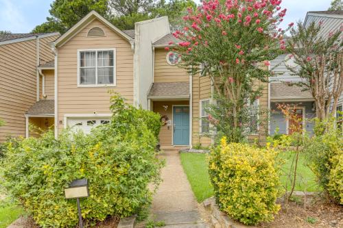 Lawrenceville House | Fenced Yard and Pool Access Lawrenceville Retreat!