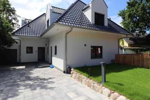Neuhaus House | Ferienhäuser Villa Ostseekind