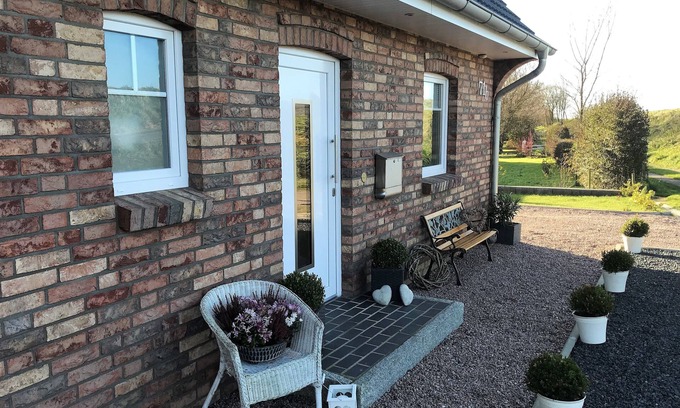 Simonsberg House | Ferienhaus am Deich der Husumer Bucht an der Nordsee 3 SZ + 2 Bäder bis 6 Pers