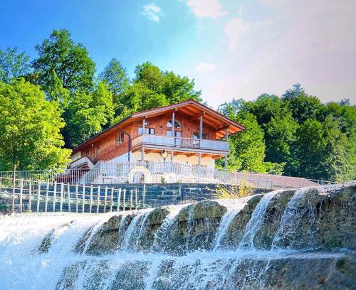 Kiefersfelden Apartment | Ferienhaus Bachperle - Alpenidyll mit Kamin, Balkon oder Terrasse für Genießer