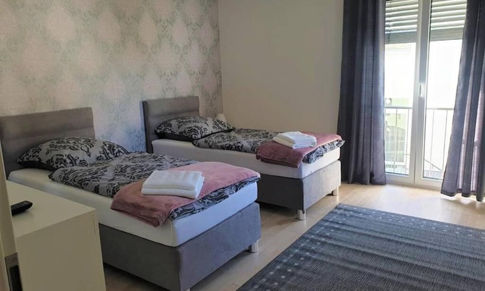 Bad Oeynhausen Apartment | Ferienhaus mit Terrasse - Wallbox