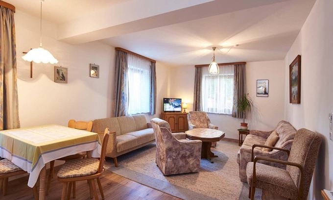 Bad Endorf Apartment | Ferienwohnung, 48 qm Erdgeschoss, 1 Seperates Schlafzimmer