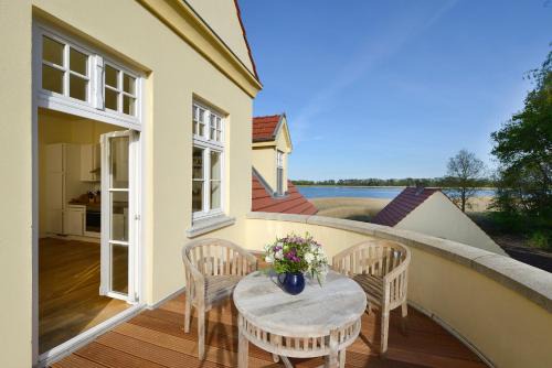 Grubnow Apartment | Ferienwohnung 7 mit Wasserblick, Balkon 2 Pers
