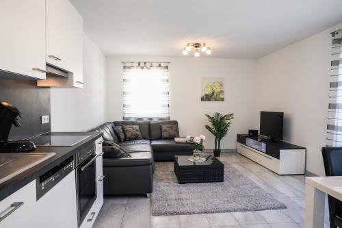 Waggershausen Apartment | Ferienwohnung am Zeppelin Hangar