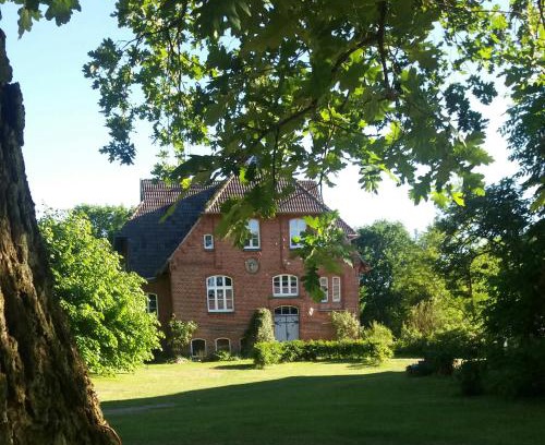 Kuhstorf Apartment | Ferienwohnung ehemalige Revierförsterei "Morgensünn"