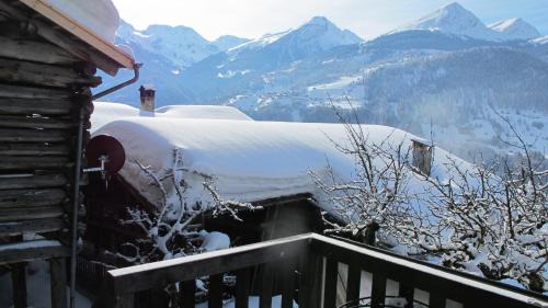 Castiel Apartment | Ferienwohnung Graubünden/Castiel