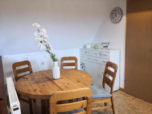 Emden Apartment | Ferienwohnung Haus Am Wasser In Emden