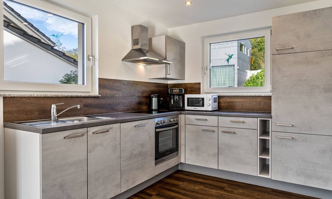 Biederbach Apartment | Ferienwohnung Kapellenblick 2, 85qm, barrierefrei, zwei Schlafzimmer, Wohnzimmer und WLAN