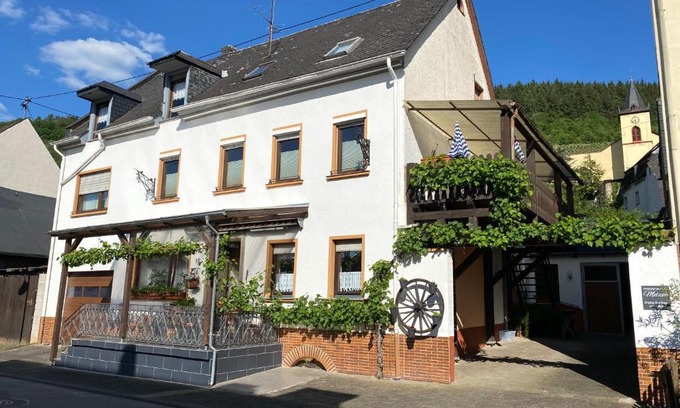 Burg Apartment | Ferienwohnung Metzen
