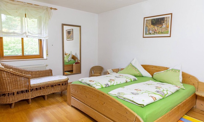 Altenkunstadt Apartment | Ferienwohnung mit großem Wohnraum und herrlichem Ausblick auf das Fichtelgebirge, kostenfreies WLAN
