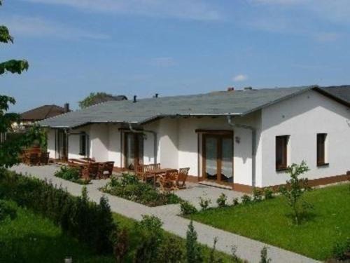 Neuendorf Apartment | Ferienwohnung mit zwei Schlafzimmern und Terrasse