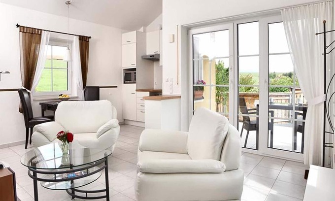 Bad Endorf Apartment | Ferienwohnung Nr. 2 - "Bergblick", 39 qm Obergeschoss, 1 separates Schlafzimmer