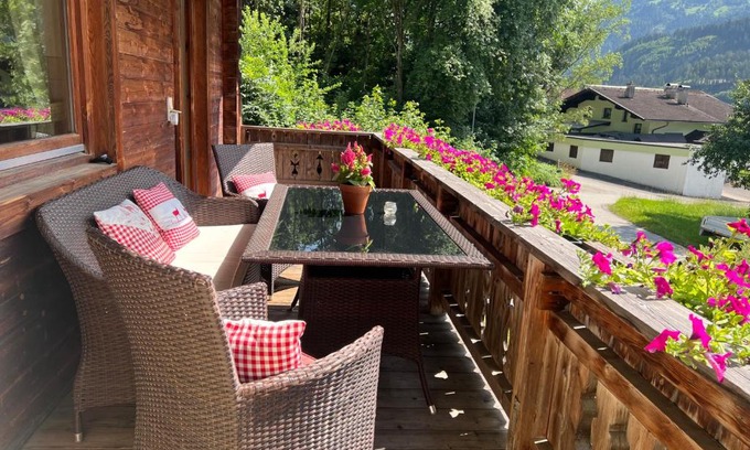 Stumm Apartment | Ferienwohnung Platzhirsch Panorama View Balkon, Gartensauna, Garten, Grillplatz