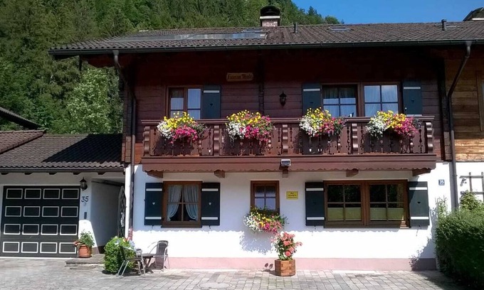 Bischofswiesen Apartment | Ferienwohnung "Rauher Kopf" für 1-2 Pers., ca. 52 m², 1 Schlafzimmer, Wohnküche, Badezimmer Dusche/WC, Balkon