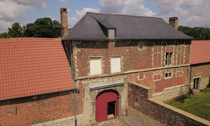 Mont-Saint-Jean Apartment | Ferme d'Hougoumont: Waterloo battlefield gite