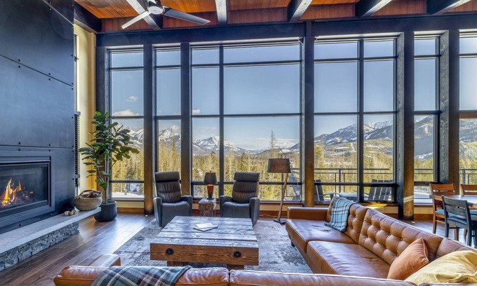 East Kootenay Ski Chalet | Fernie Mountain House 4 bdrm Ski-in/out with amazing mtn views, Stay 5 for Pay 4