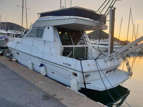Cannes Old Town Boat Rental | Ferretti 36 ' Bateau à Quai Vieux-Port Cannes Festival La Croisette