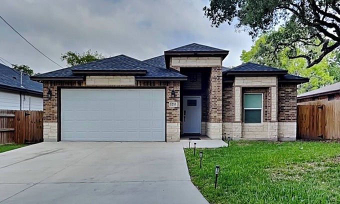 Aransas Pass Cottage | Ferryman's Landing