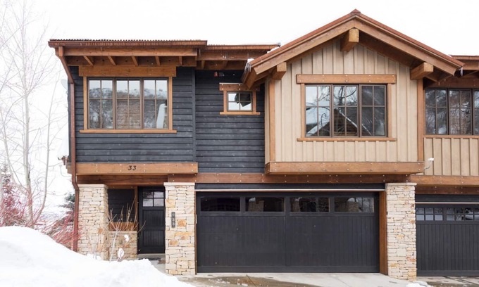 North Park City Cottage | Festive Dates Open! Cottage with Ski-in/Ski-out Access, Fireplace and Hot Tub!