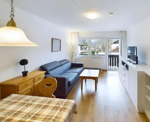 Oberaudorf Apartment | Fewo mit Bergblick, Pool, Sauna