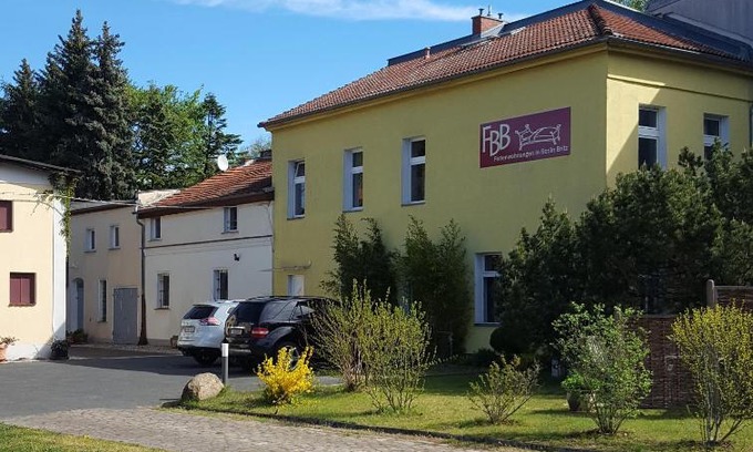 Berlin-Britz Apartment | FEWO1-1 Zim Apart-4 Bett-Küche-Dusche WC-Parkplatz