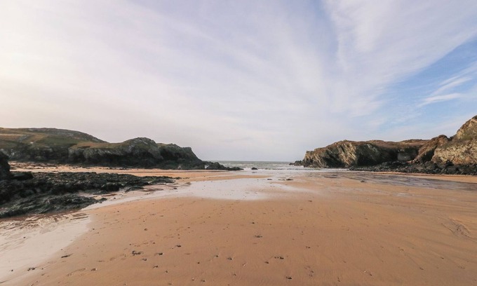 Holyhead Cottage | Fferm Porthdafarch South Farm House
