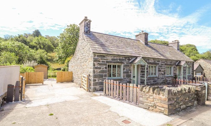 Bangor House | Ffrwdd Galed Uchaf