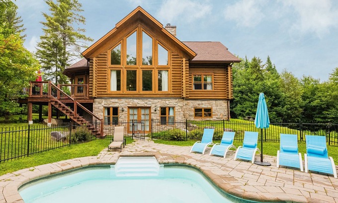 Fiddler Lake Resort House | Fiddler Lake Resort Chalet: Private Pool & Jacuzzi