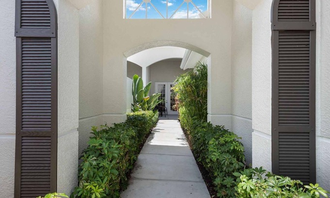 Naples House | Fiddlers Creek - Ground Floor Villa With Water View