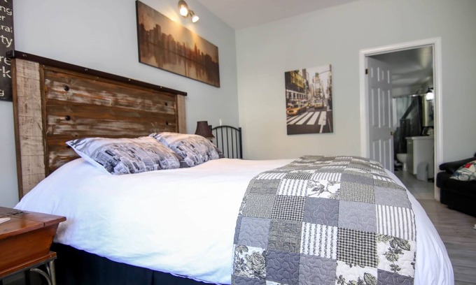 Bracebridge Apartment | Fifth Avenue | The Jypsy Inn | Muskoka