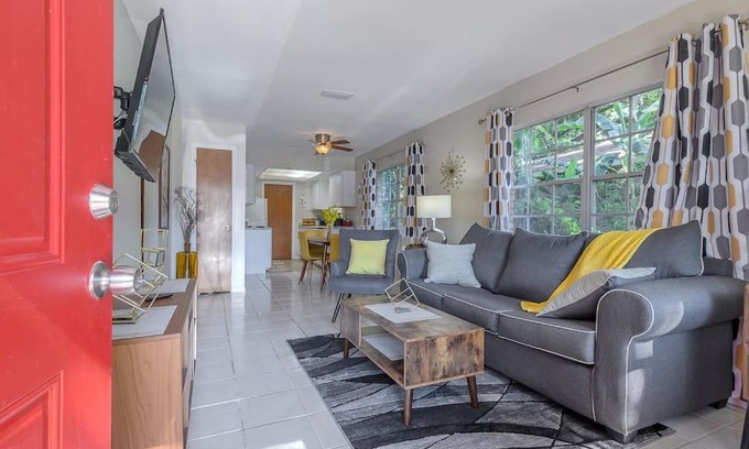 Brandon House | Fifties Flat MidCentury flat in heart of Brandon