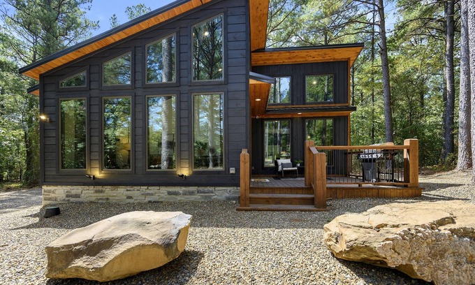 Pickens Cabin | Fifty Pines Luxury Cabin w/Hot Tub | Romantic Getaway | Broken Bow | Hochatown