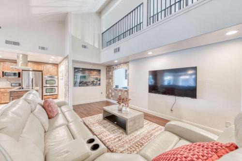 Fresno Apartment | Fig Garden 4BR House W Pool