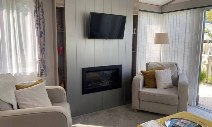 Forres Cabin | Findhorn Lodge - Peaceful - Pets - Sleeps 4