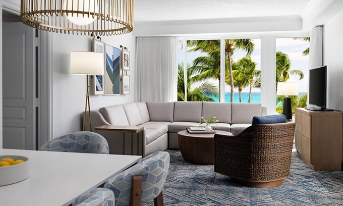 Palm Beach Shores Resort | π
π’π§ππ’π§π πππ’π₯π’ Sparkling Beachfront OceanPointe Resort+Amenities, 2BR