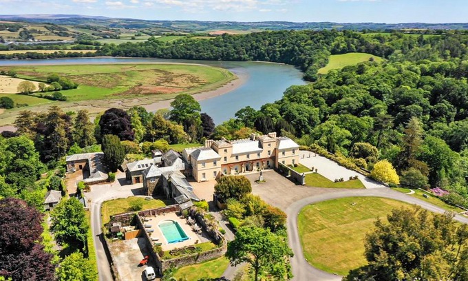 Saltash House | Finest Retreats - Historic Castle on River Tamar