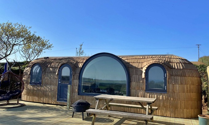 Looe Ski Chalet | Finest Retreats | Jam First Cabin