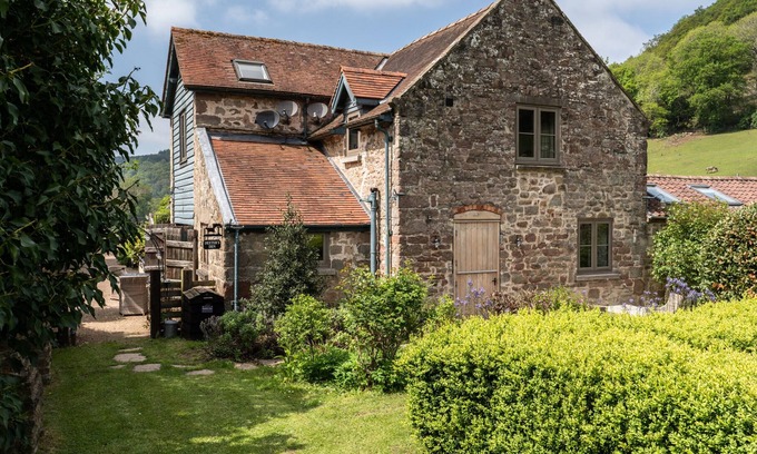 Ross-on-Wye Cottage | Finest Retreats | Monkey Maze - Exotic Animal Sanctuary