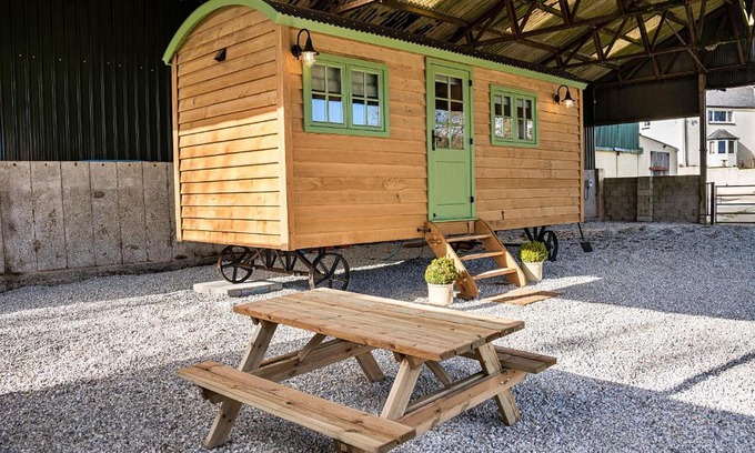 Beaworthy House | Finest Retreats - The Shepherd's Hut at Northcombe Farm