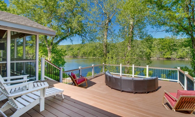 Mountain Home House | Fire Pit & Grill: Riverfront Home in Arkansas!