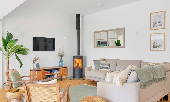 Bude Ski Chalet | Firethorn